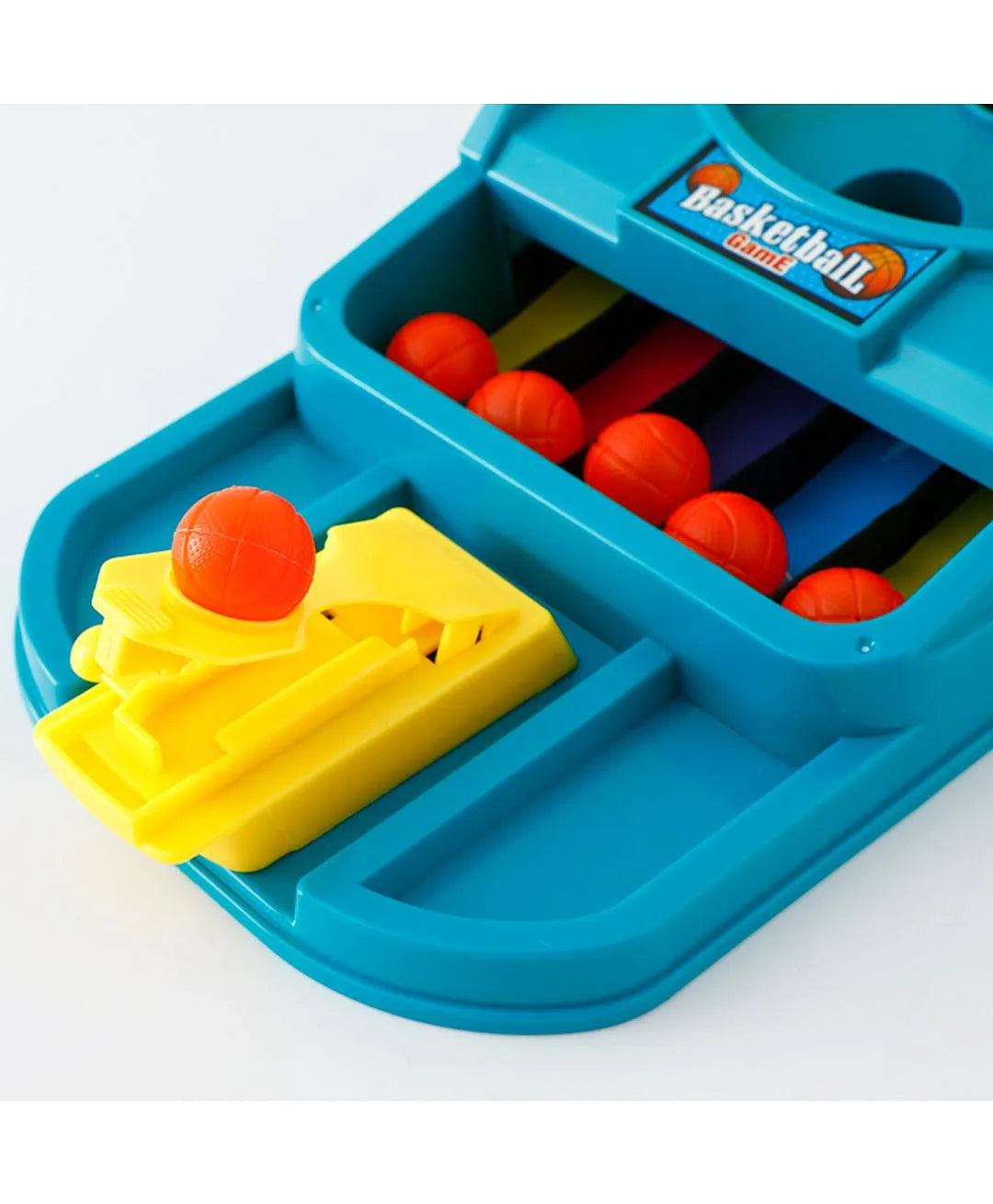 لعبة كرة السلة الصغيرة للأطفال التي تعتمد على إطلاق الكرة بالأصابع