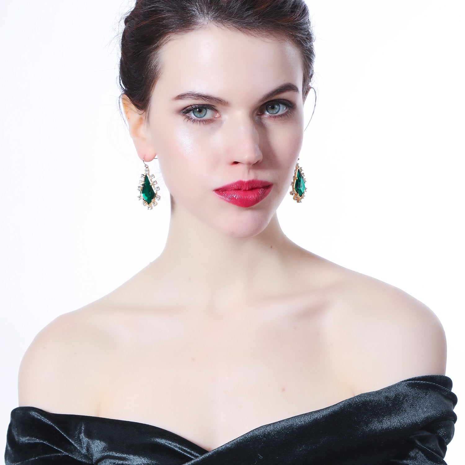 أقراط نسائية مطلية بالذهب على شكل معينات من الكريستال الهندسي